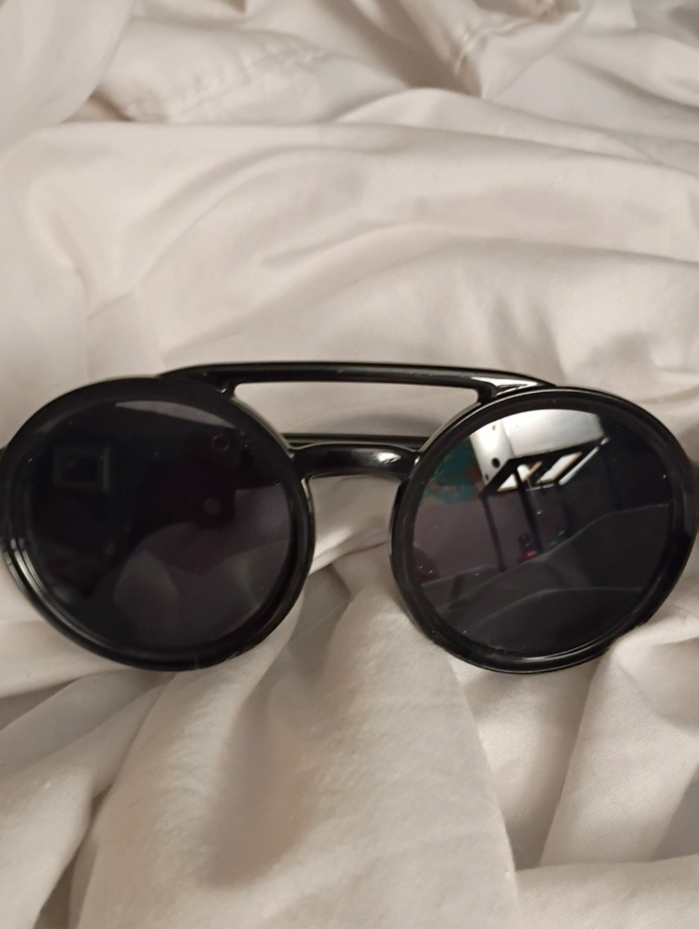 Women's Black Round Frame Sunglasses - Classic Steampunk Style